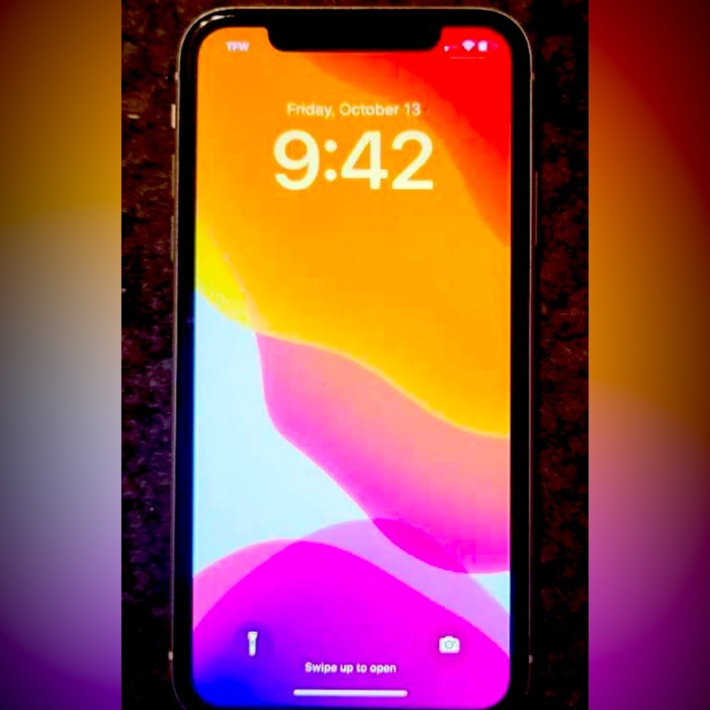 iPhone 11. White. 128 GB. Unlocked to ANY carrier.